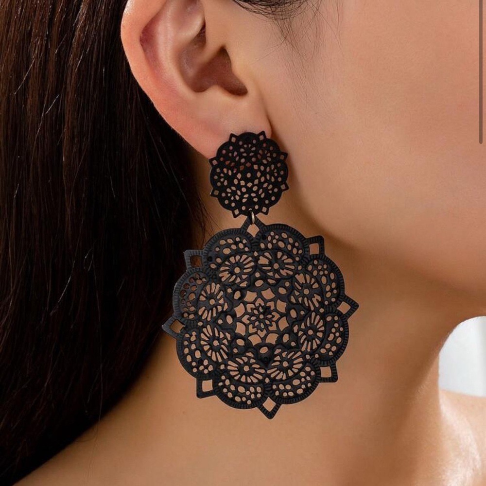 🌹🆕🌹Elegant Black Lace Metal Earrings